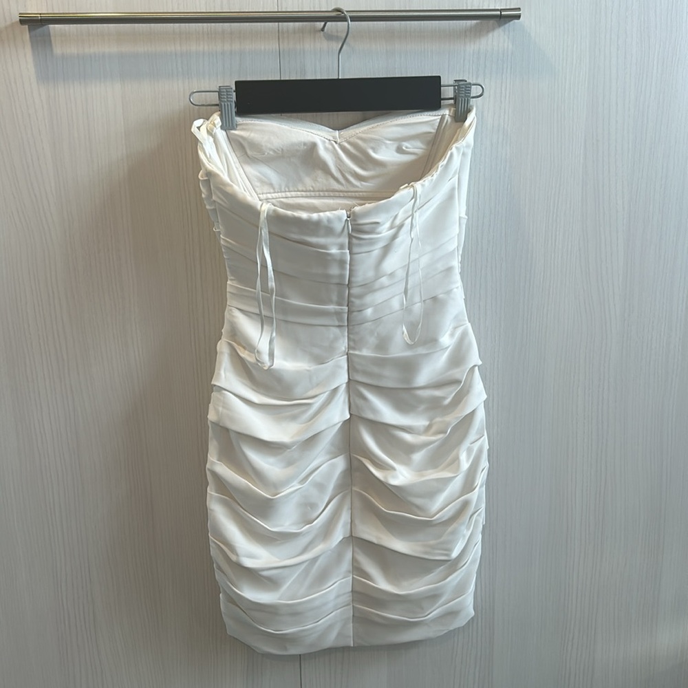 BCBG strapless pleated patterned sweet heart neck line mini dress size 4 bride - Picture 4 of 6